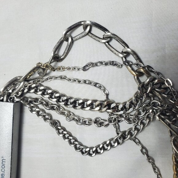 Avenue - 6 Layers of silver links with large glass stone rhinestone & pearl - Picture 3 of 7